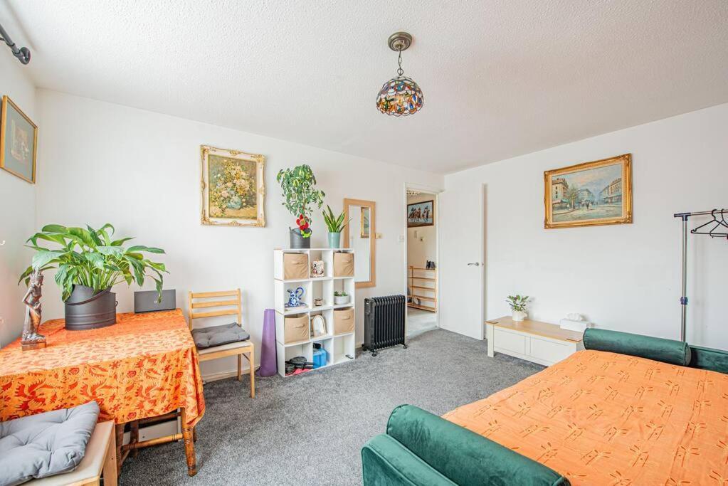 Home Away Home Near Heathrow Airport Cowley (Greater London) Exterior foto